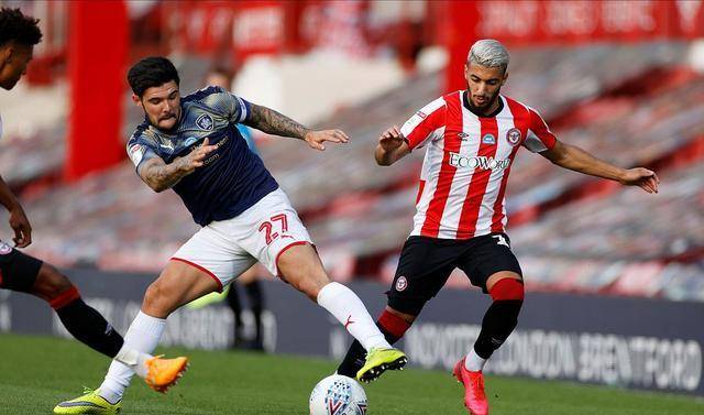 阿贾克斯翻盘曼城，勇夺关键胜利