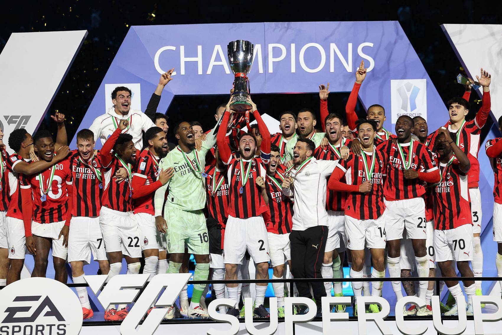 AC米兰客场艰难取胜，欢呼胜利的简单介绍