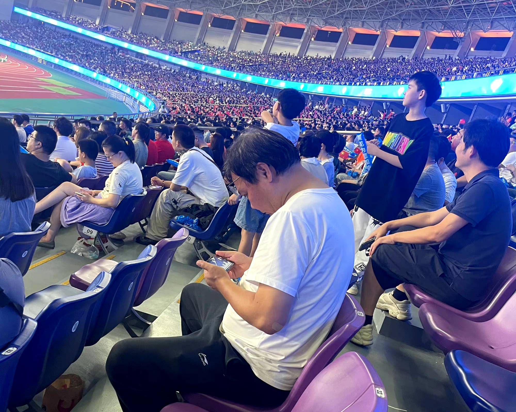 竞技场上精彩瞬间震撼全场观众