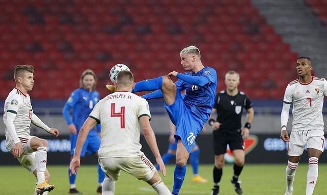 冰岛队逆转胜利，成功晋级淘汰赛