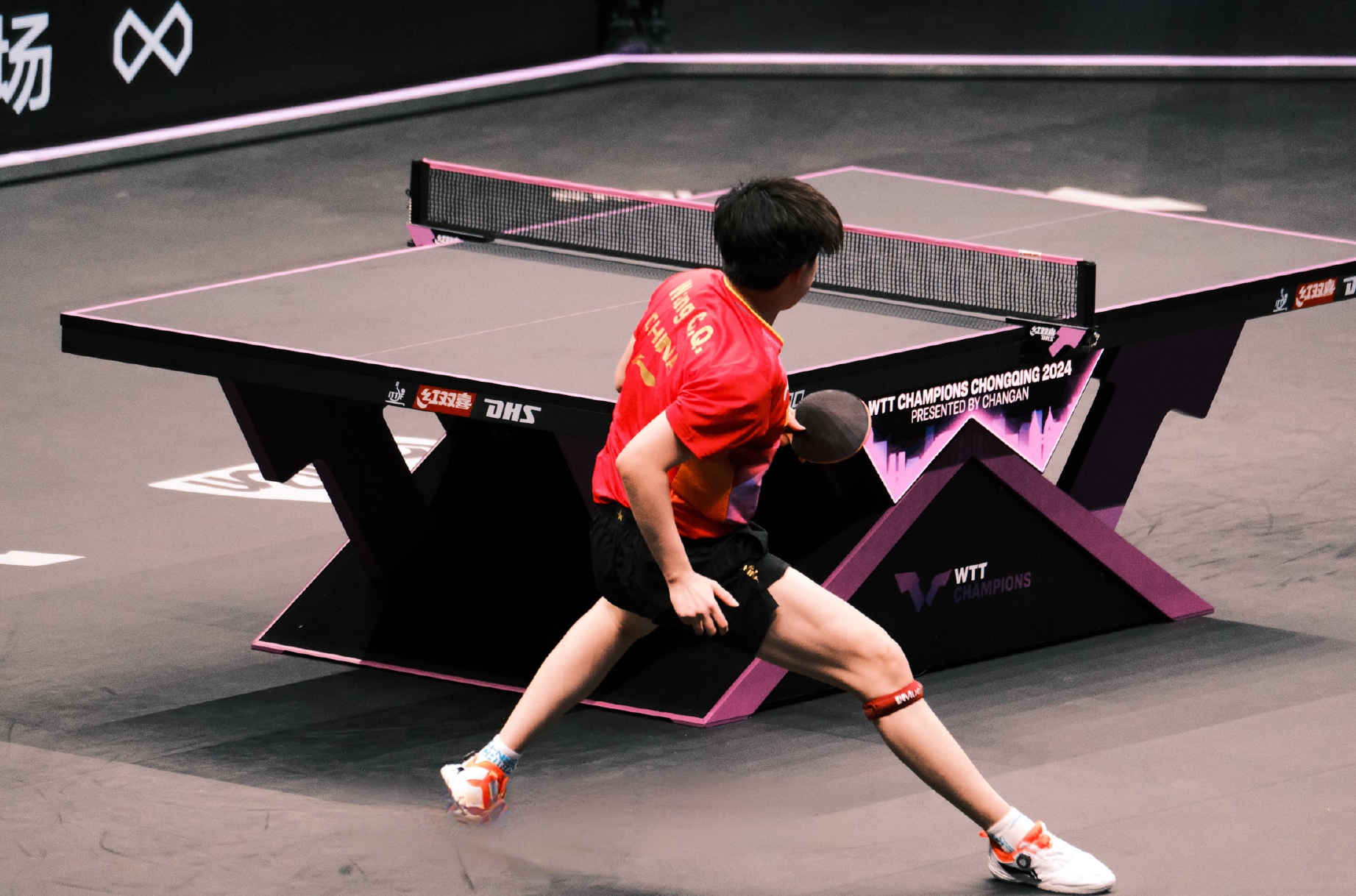 塞拉利昂羽毛球选手实力赢得掌声