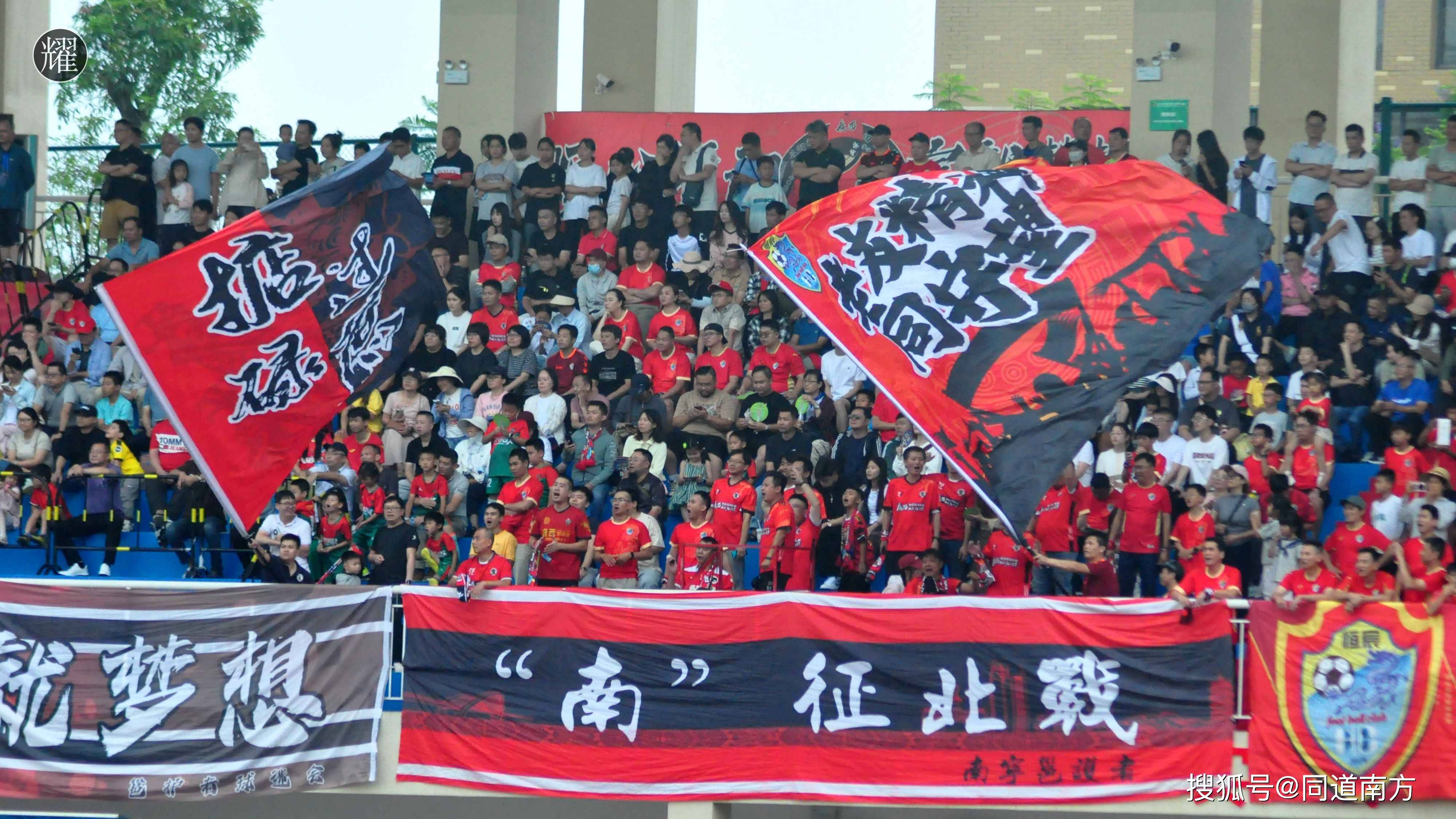 关于壮烈的团结精神蔓延全场，让每位球迷为之动容的信息