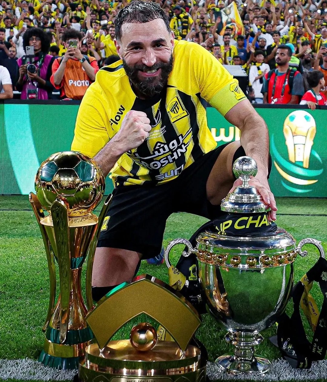 著名球队荣膺奖项，球员成就彰显