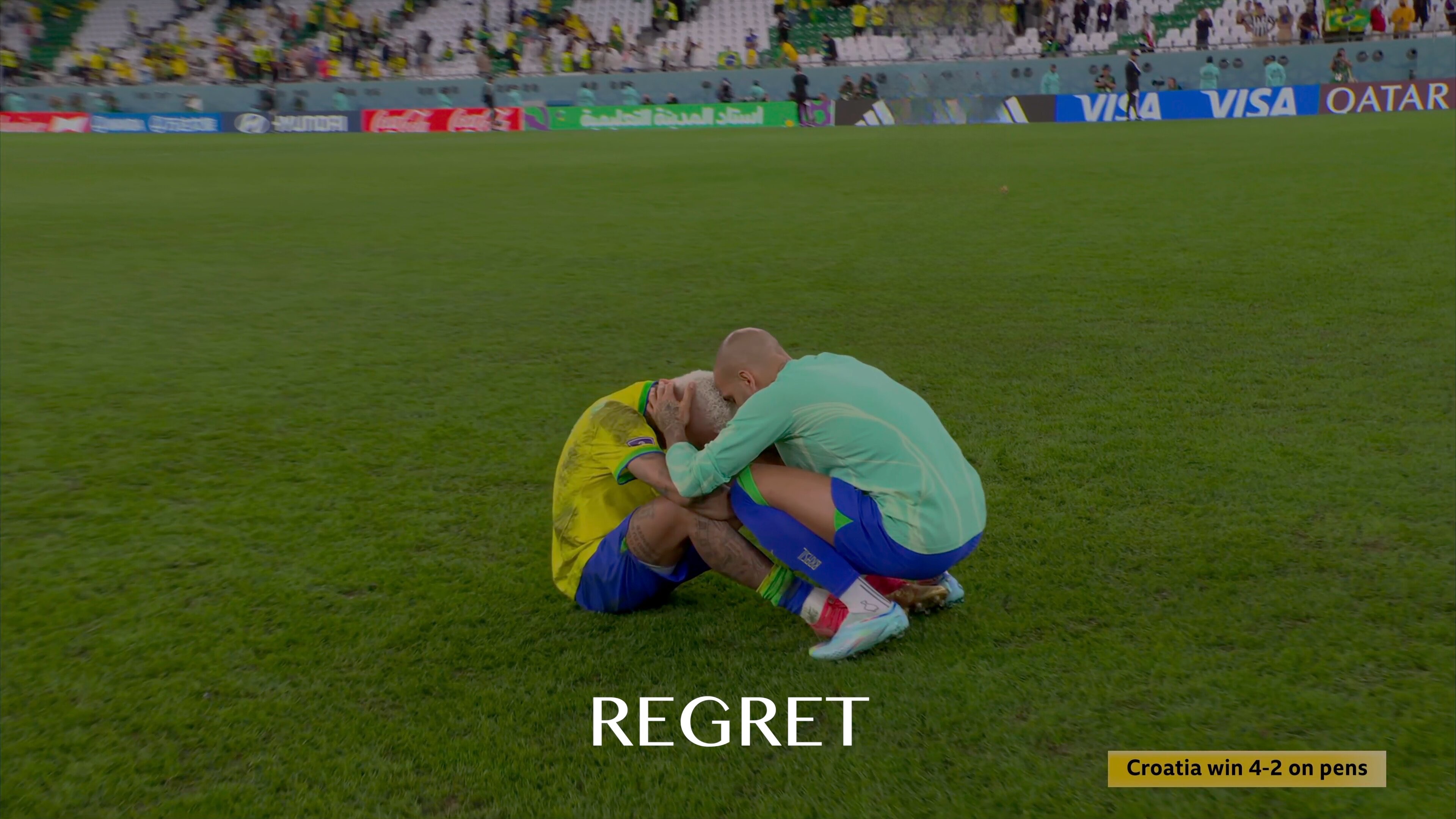 包含巴黎内马尔归队庆祝进球，球迷围观热议的词条